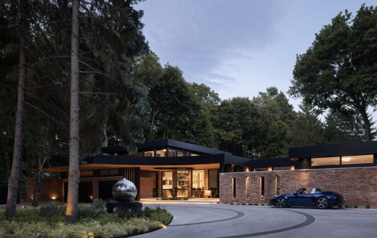 Exterior photo of 306 Lakeshore