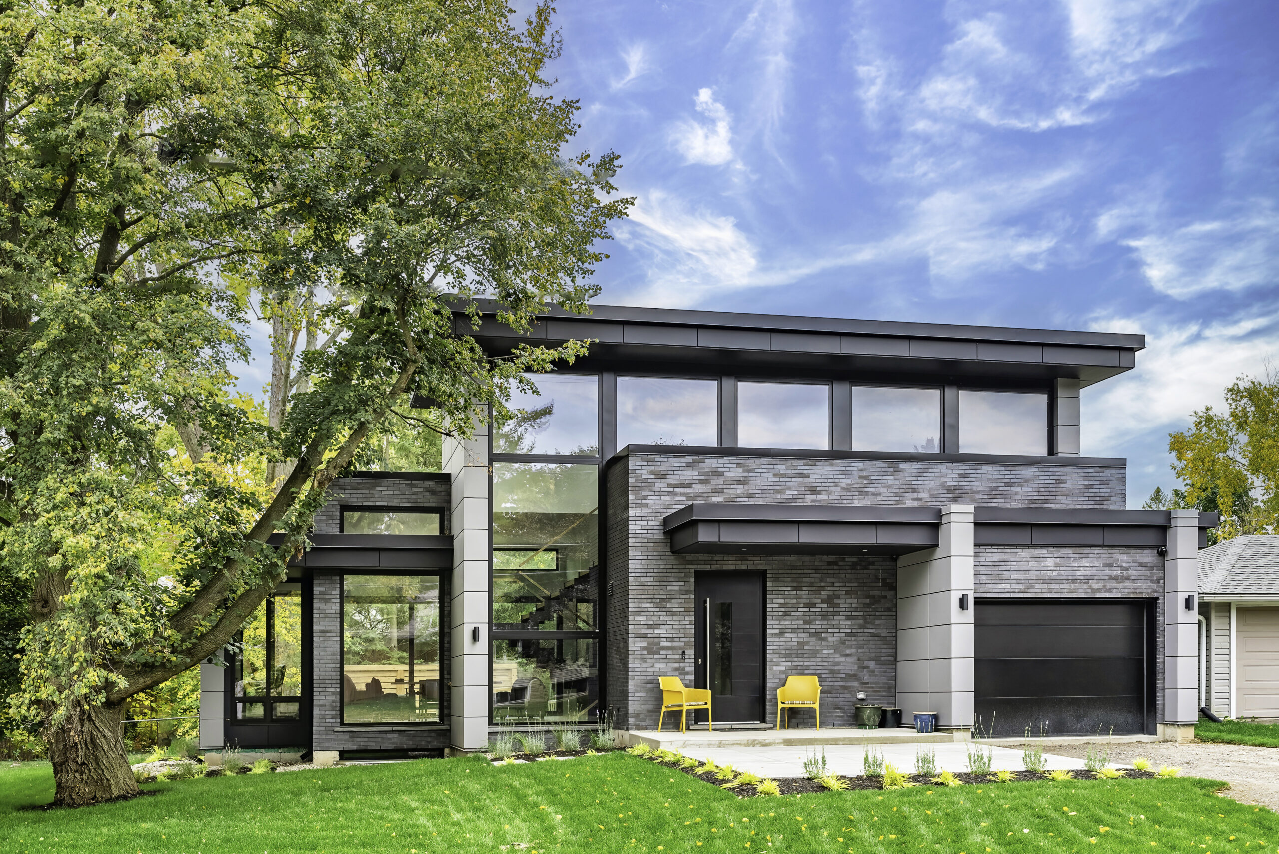 Modern House Design in Dundas, Ontario - smpl Design Studio