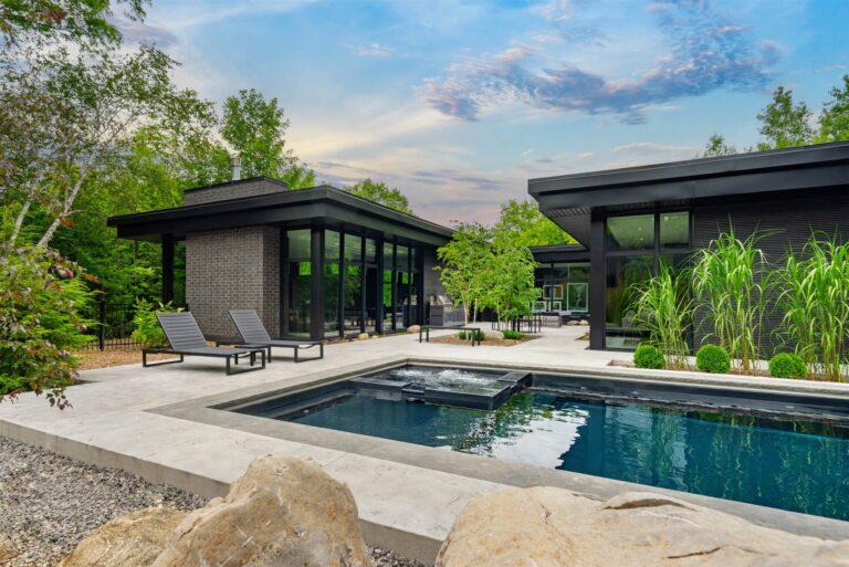 Exterior photo of the Villain house 