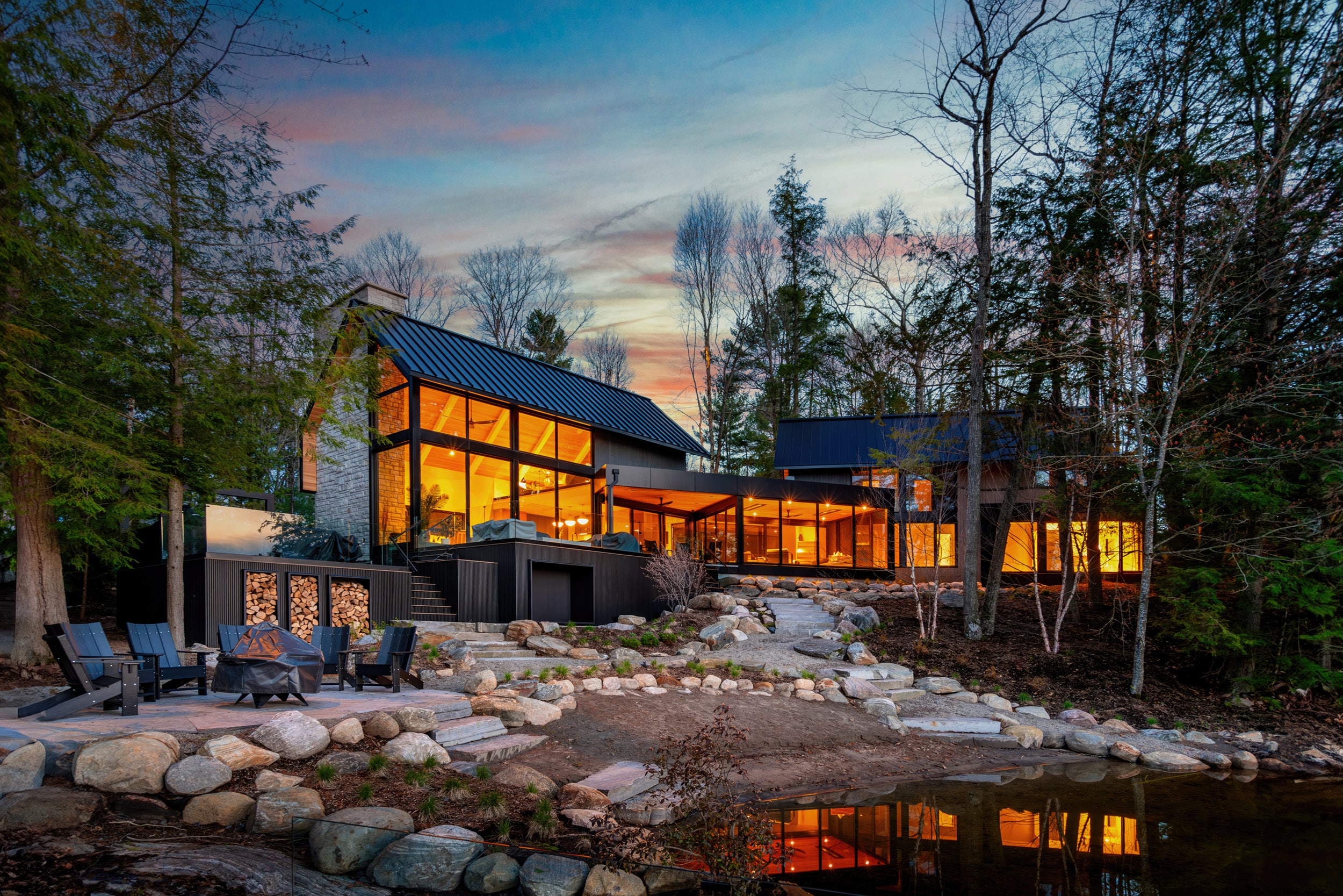 Modern cottage design — 1083 Cottage, Bala | smpl Design Studio