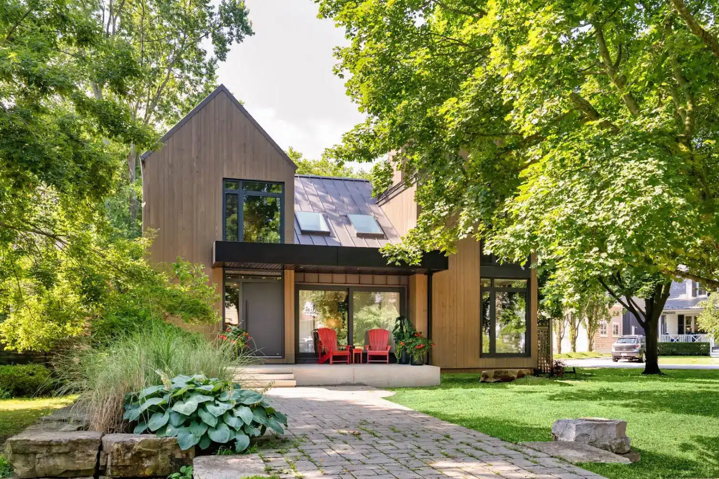 Modern home design in Niagara-on-the-Lake, Ontario by smpl Design Studio